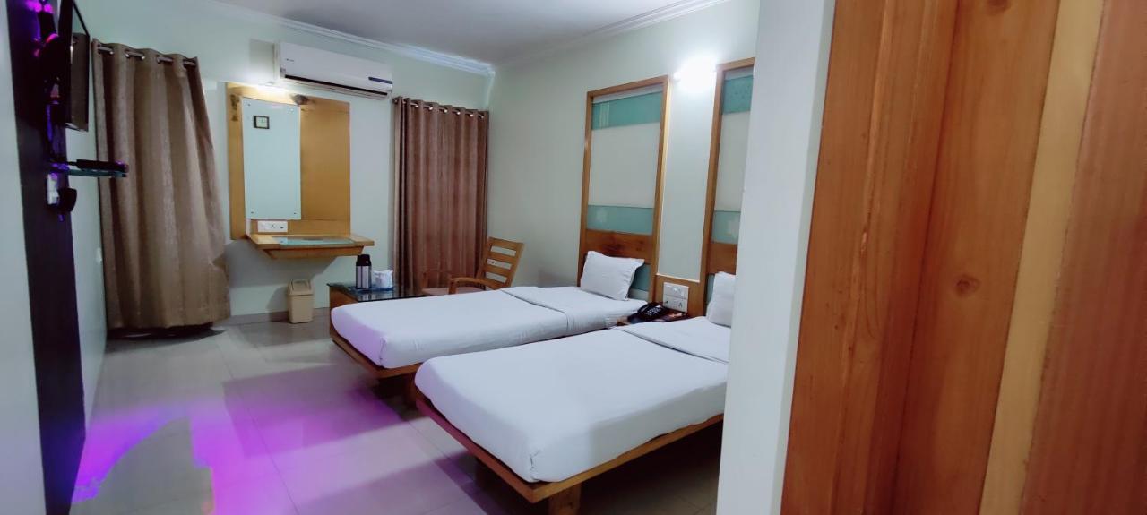 Hotel Easy Retreat Vapi Esterno foto