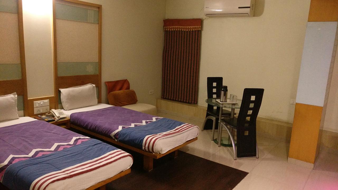 Hotel Easy Retreat Vapi Esterno foto