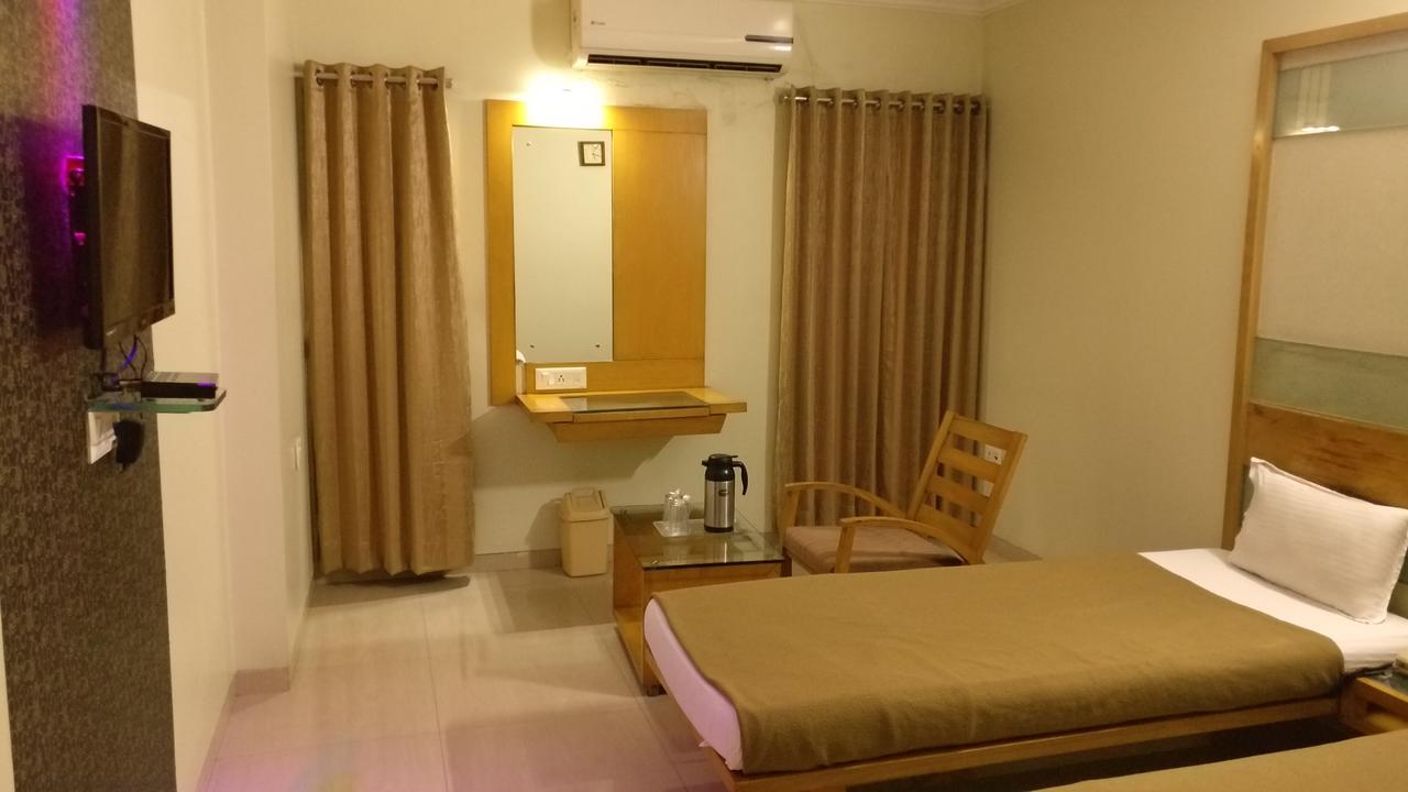 Hotel Easy Retreat Vapi Esterno foto