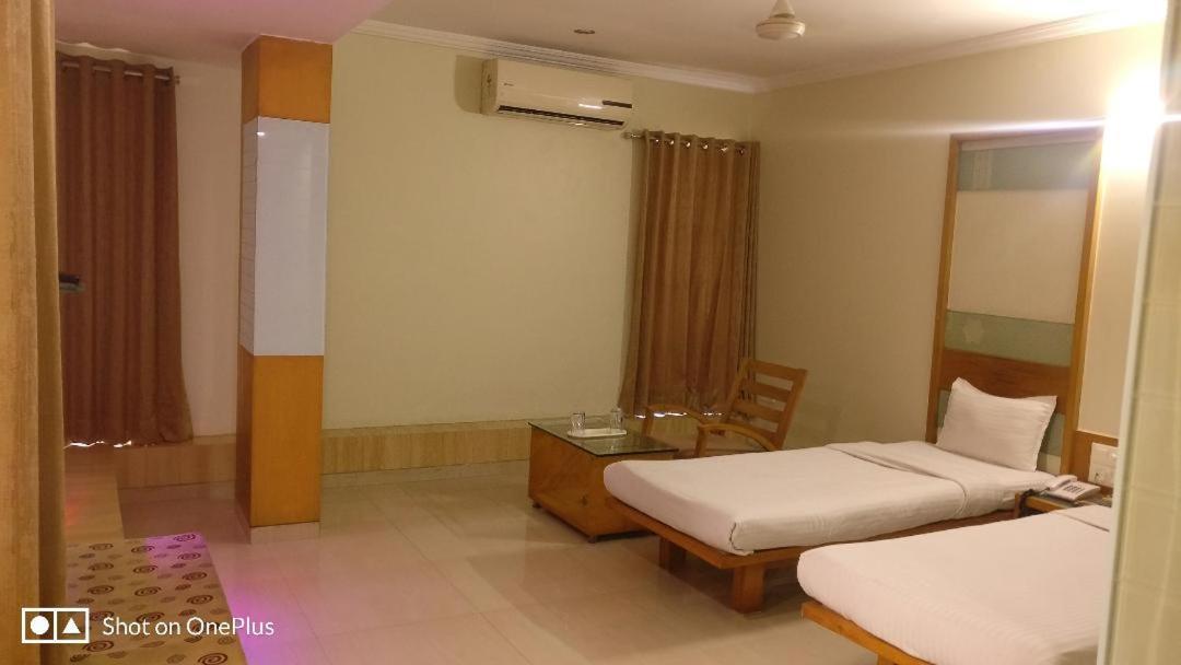 Hotel Easy Retreat Vapi Esterno foto