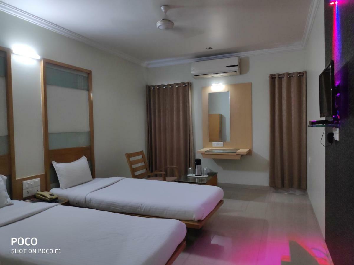 Hotel Easy Retreat Vapi Esterno foto