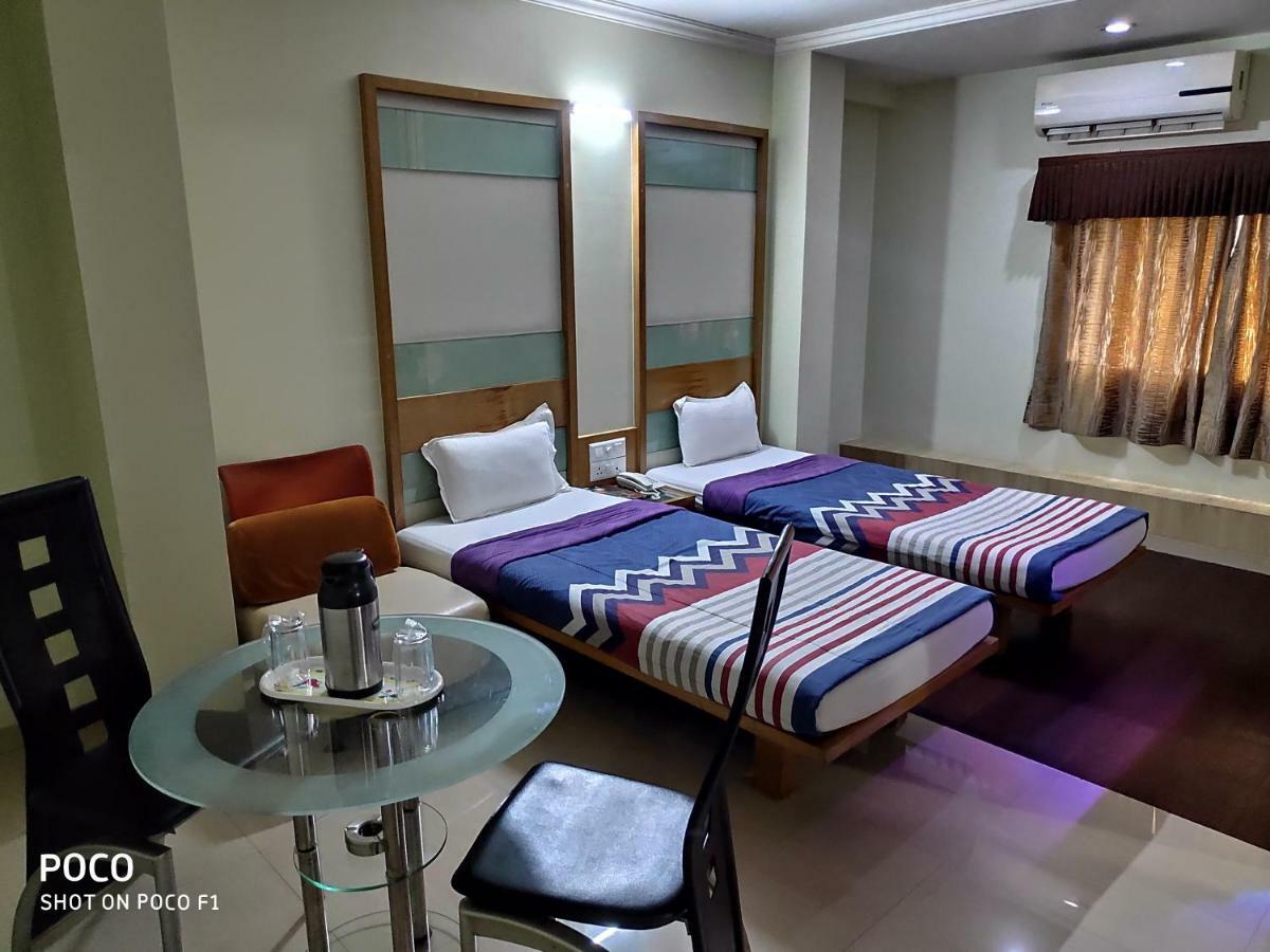 Hotel Easy Retreat Vapi Esterno foto